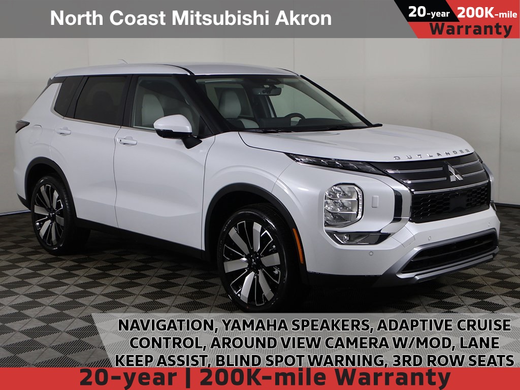 2025 Mitsubishi Outlander SE's photo