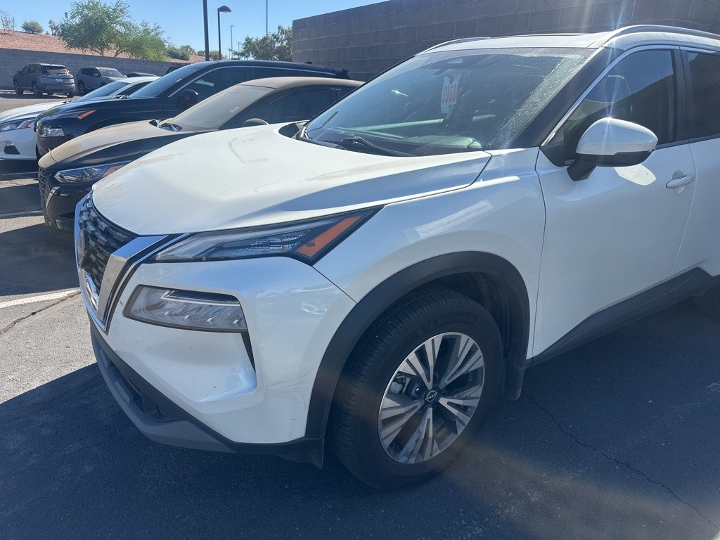 2022 Nissan Rogue SV photo 2