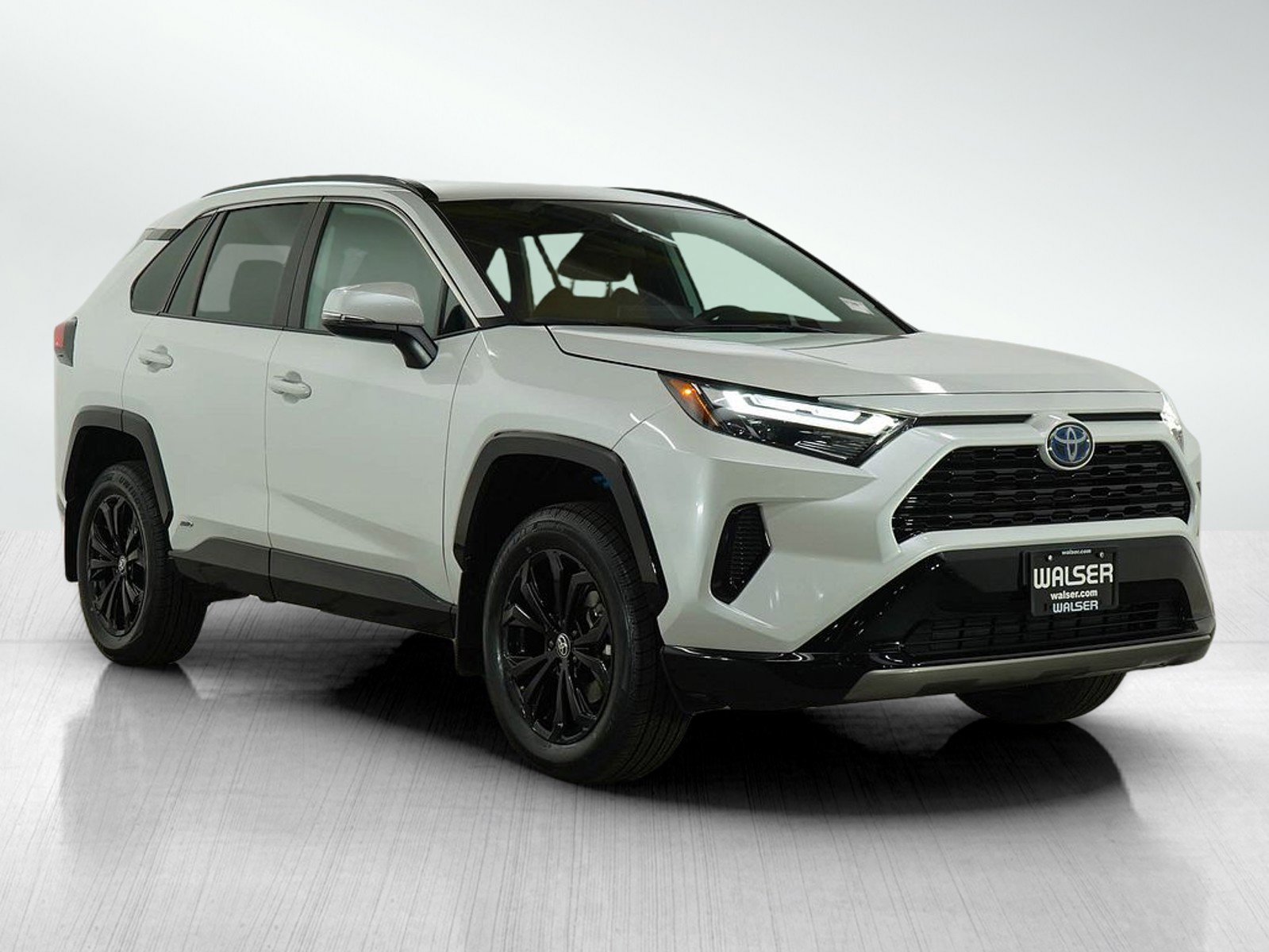 2024 Toyota RAV4 Hybrid SE photo 4