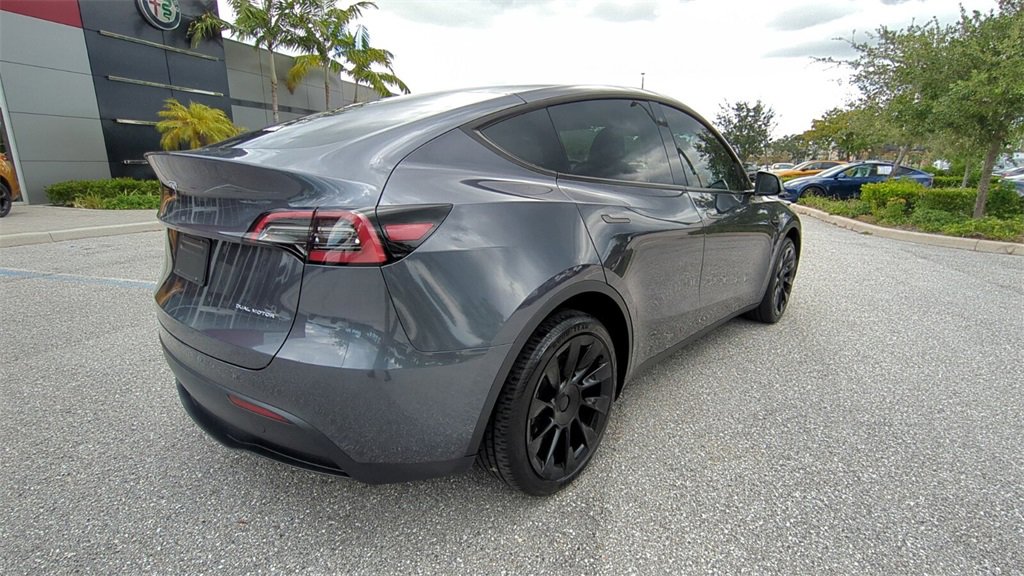 2023 Tesla Model Y Long Range photo 3