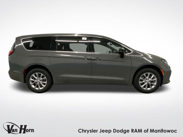 2025 Chrysler Pacifica photo 2