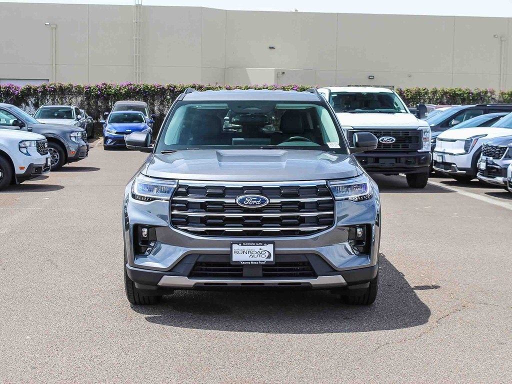 2025 Ford Explorer photo 2