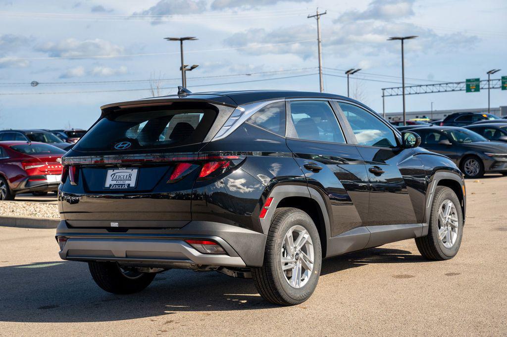2025 Hyundai Tucson SE photo 6
