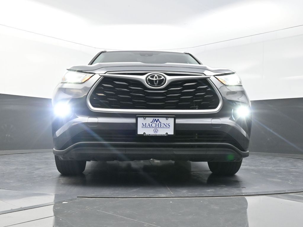 2022 Toyota Highlander XLE photo 18