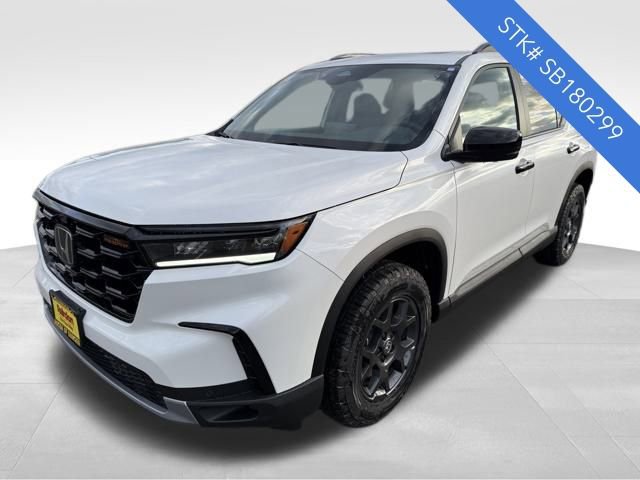 2025 Honda Pilot TrailSport photo 3