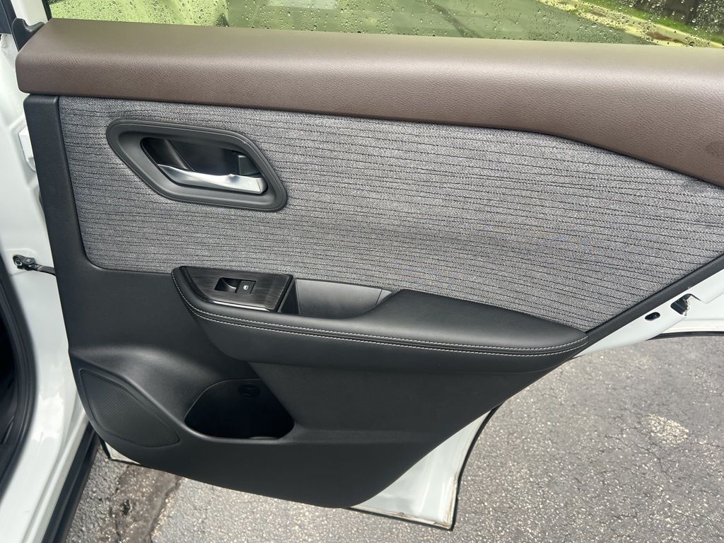 2023 Nissan Rogue SV photo 15