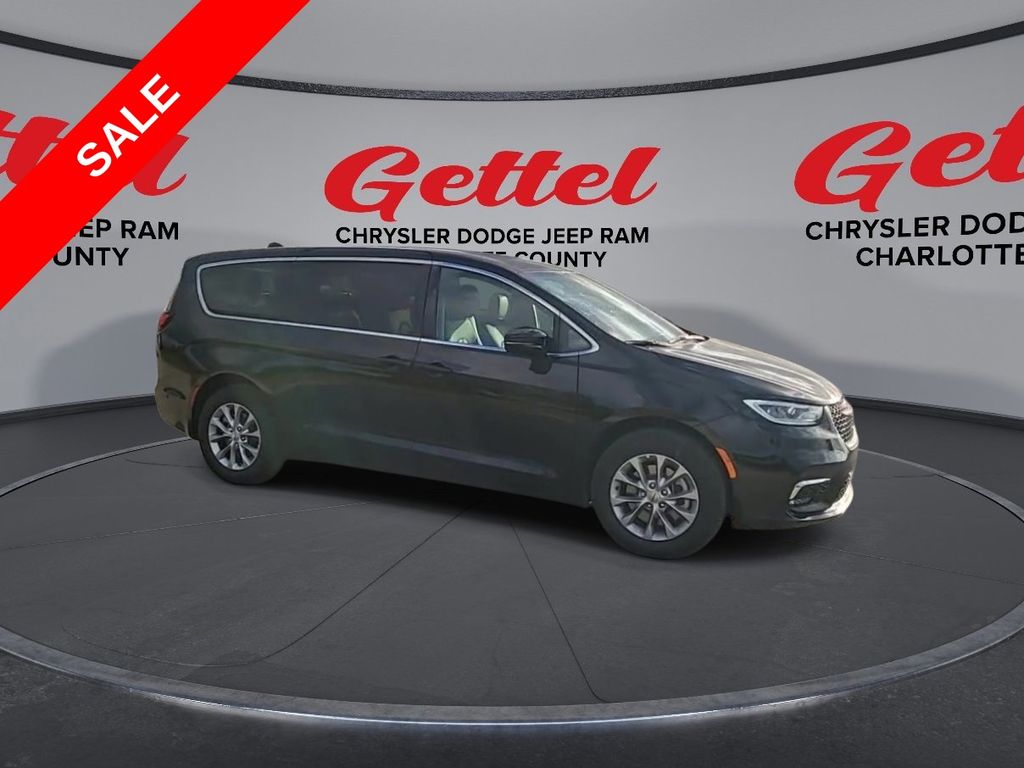 2025 Chrysler Pacifica photo 2