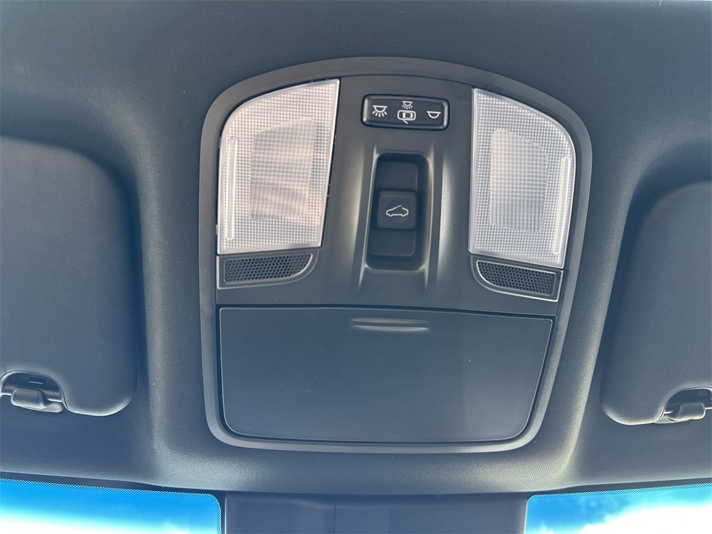 2021 Hyundai Veloster 2.0L Premium photo 25
