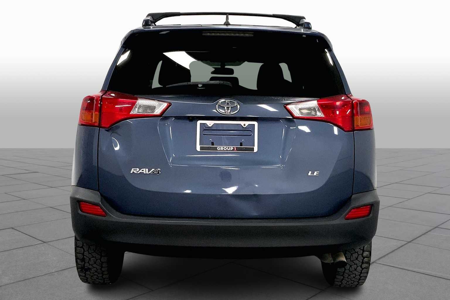2013 Toyota RAV4 LE photo 3
