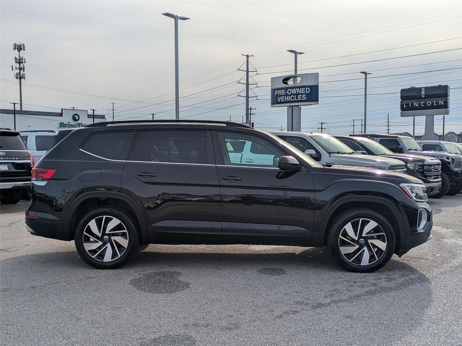 2025 Volkswagen Atlas SE Technology photo 3