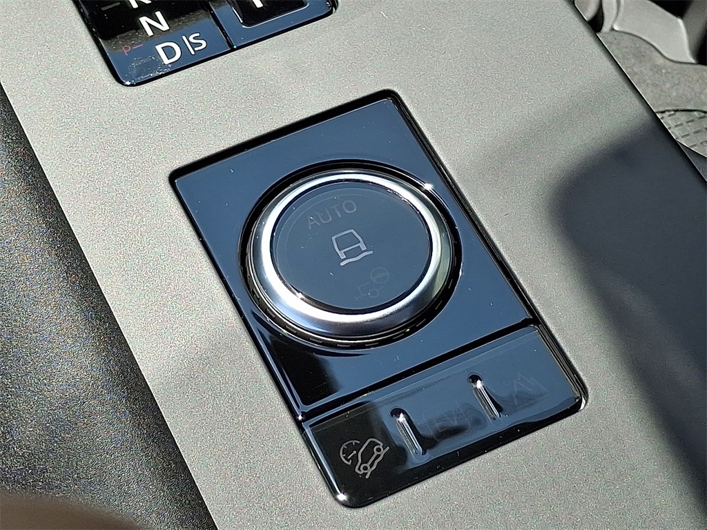 2025 Land Rover Discovery SE photo 19