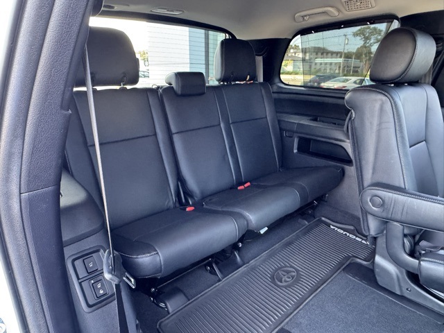 2022 Toyota Sequoia photo 19