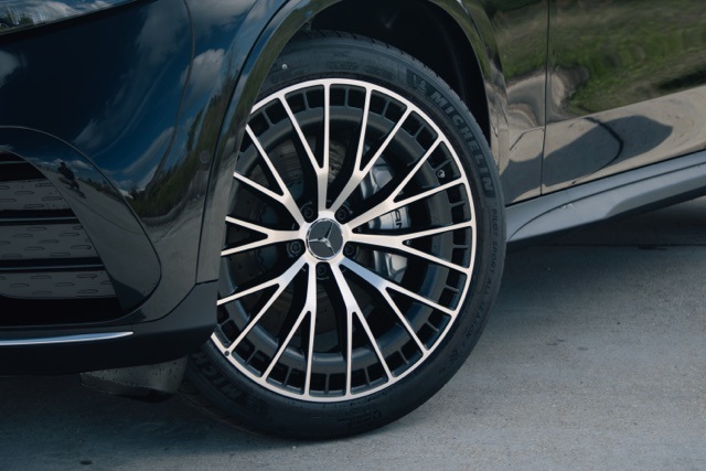 2025 Mercedes Benz GLC AMG 43 4MATIC photo 3