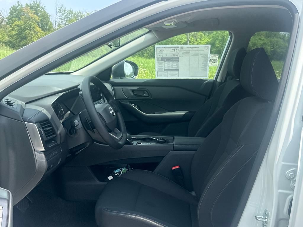 2026 Nissan Rogue S photo 8