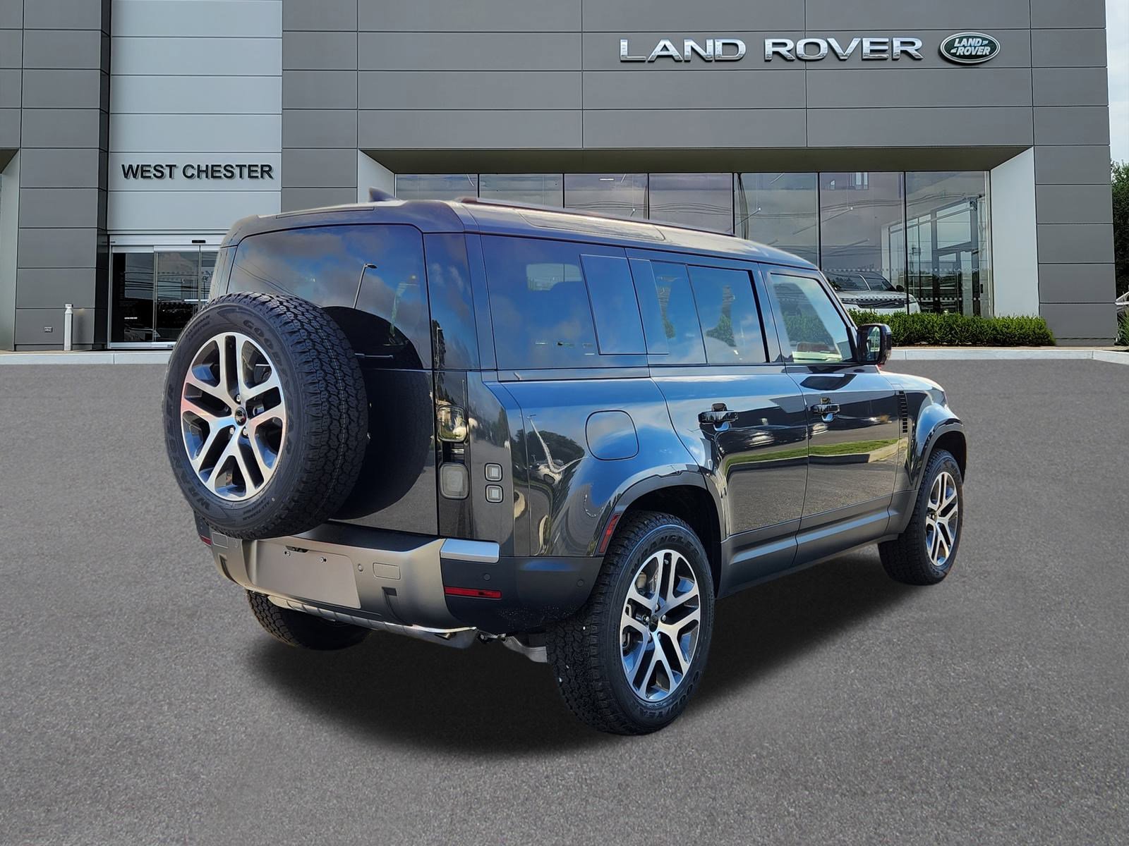 2026 Land Rover Defender 110 S photo 4