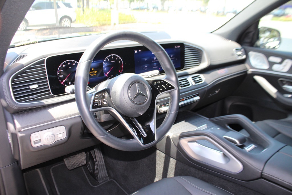 2024 Mercedes Benz GLS 450 4MATIC photo 3