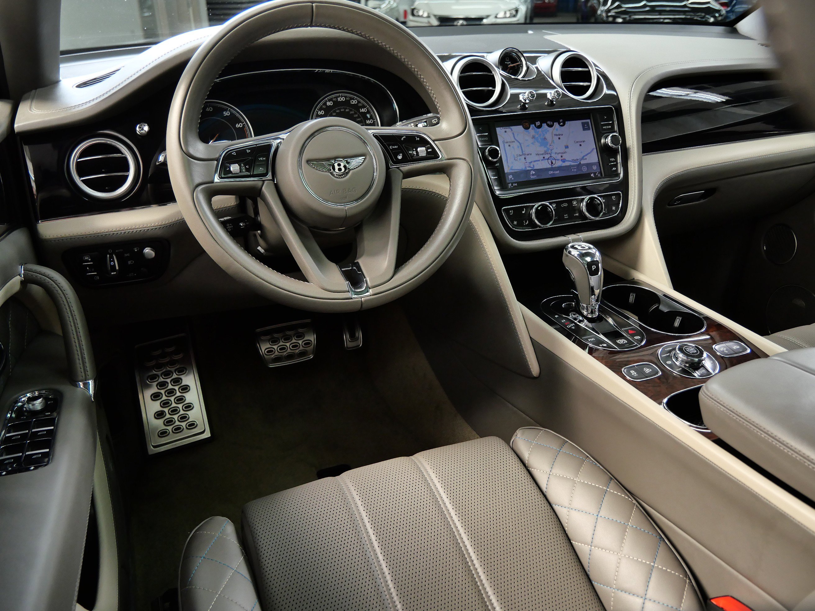 Used 2018 Bentley Bentayga Base with VIN SJAAC2ZV3JC020802 for sale in Minnetonka, Minnesota