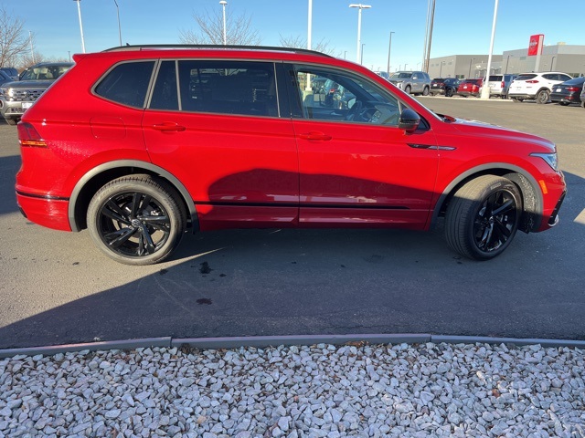 2024 Volkswagen Tiguan SE R-Line Black photo 4