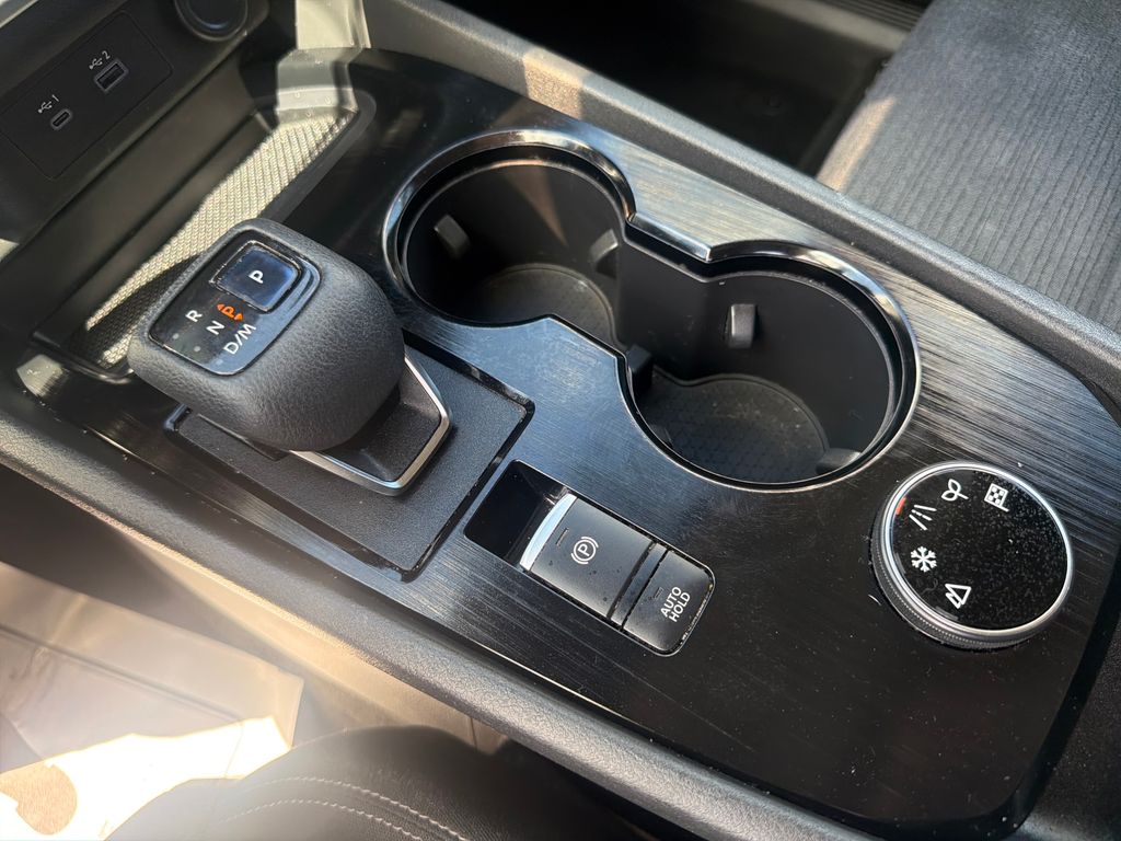 2021 Nissan Rogue SV photo 35