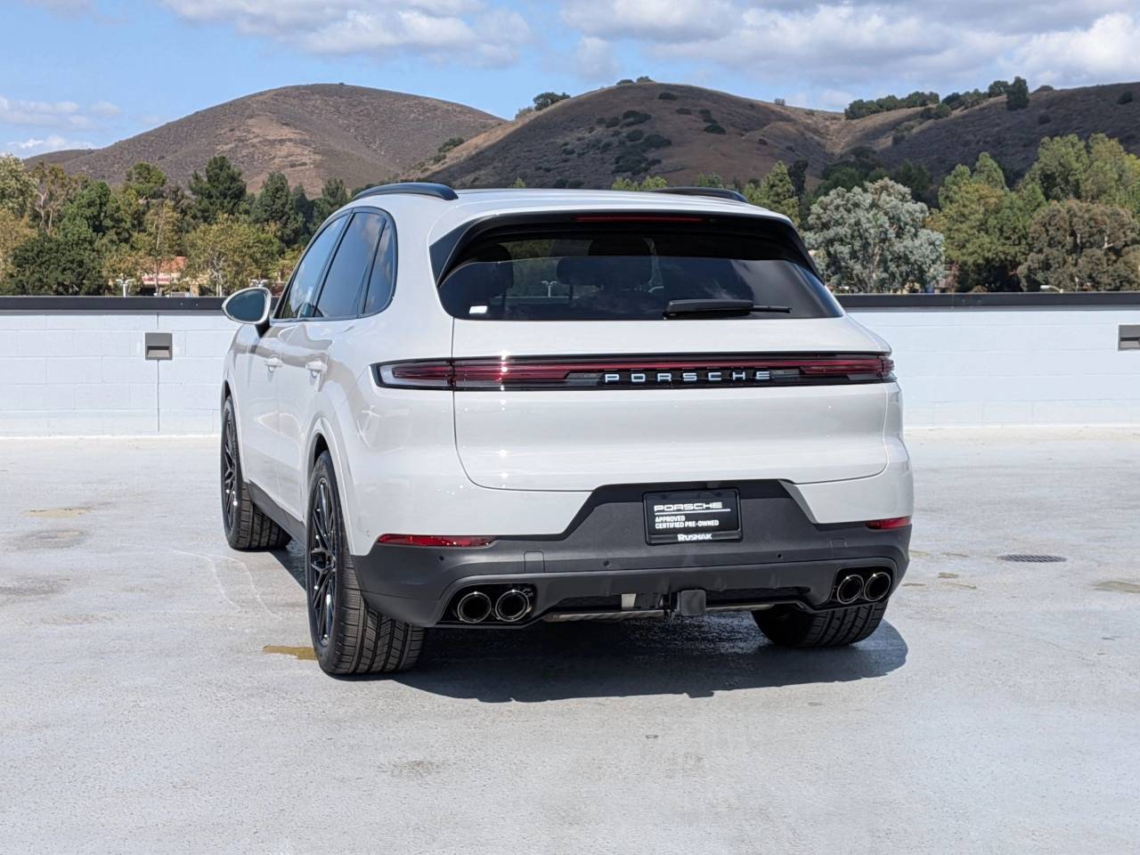 2025 Porsche Cayenne Base photo 2