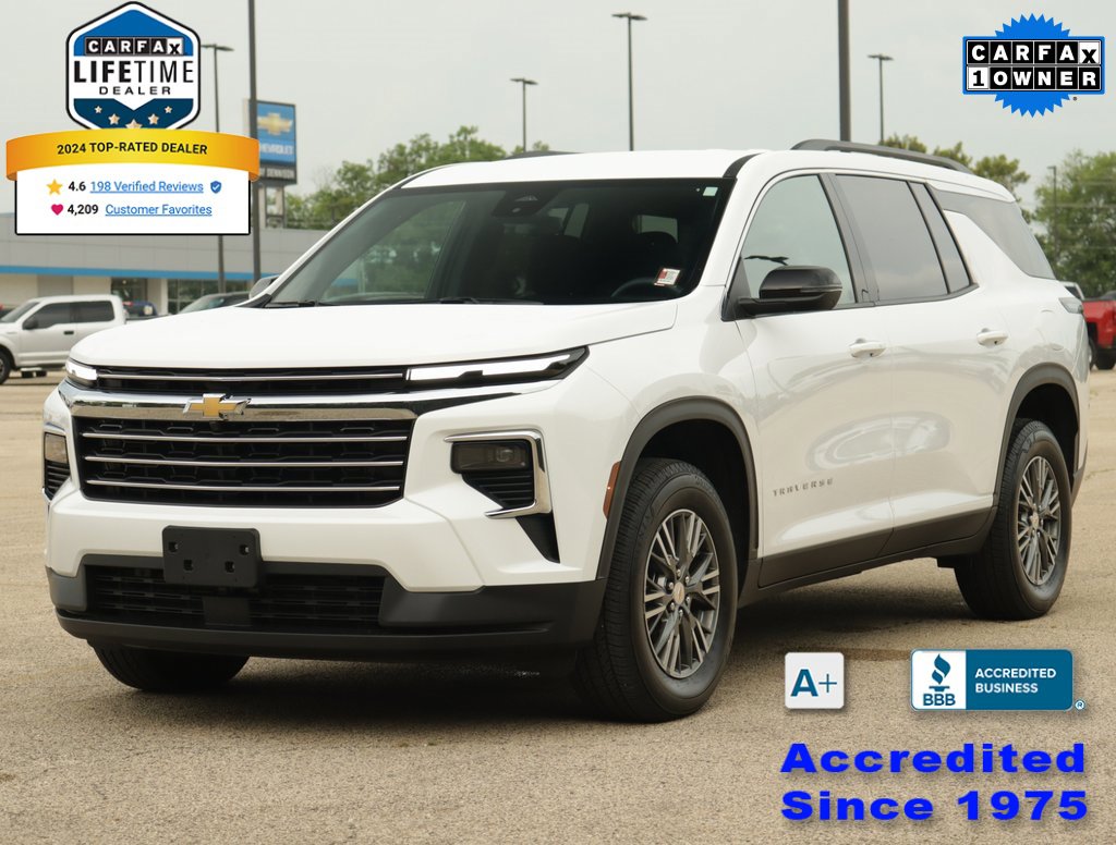 2025 Chevrolet Traverse photo 2