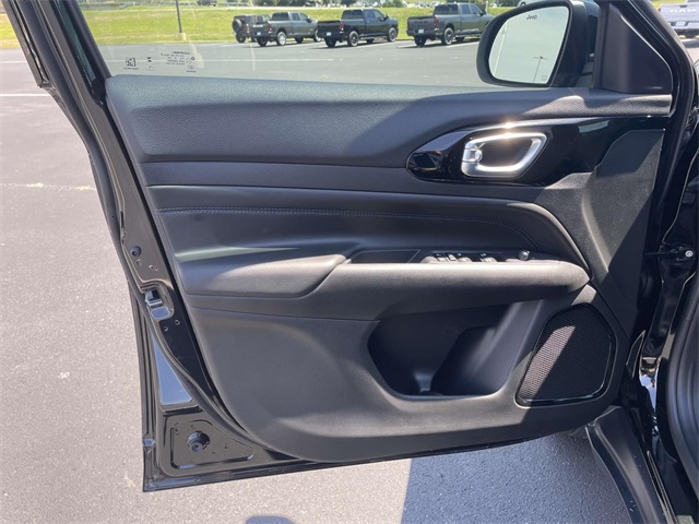 2025 Jeep Compass Latitude photo 15