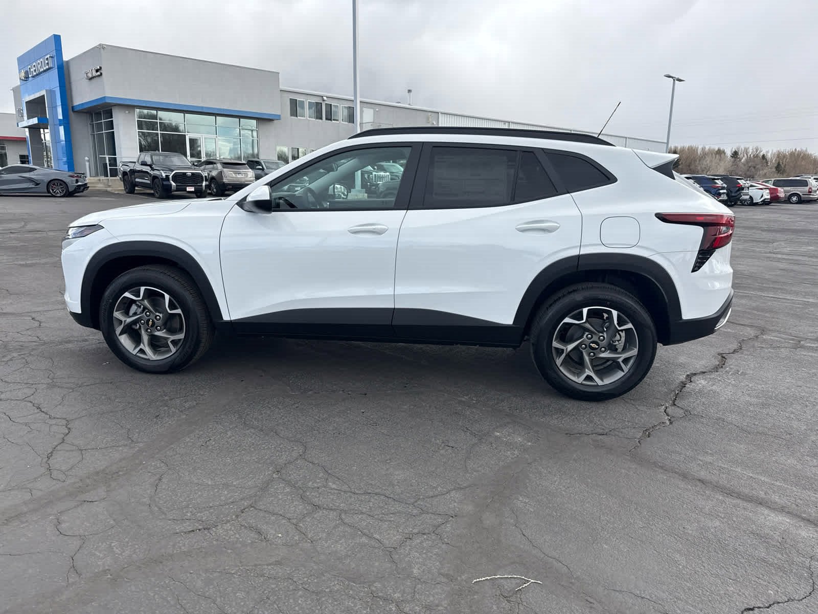 2025 Chevrolet Trax LT photo 4