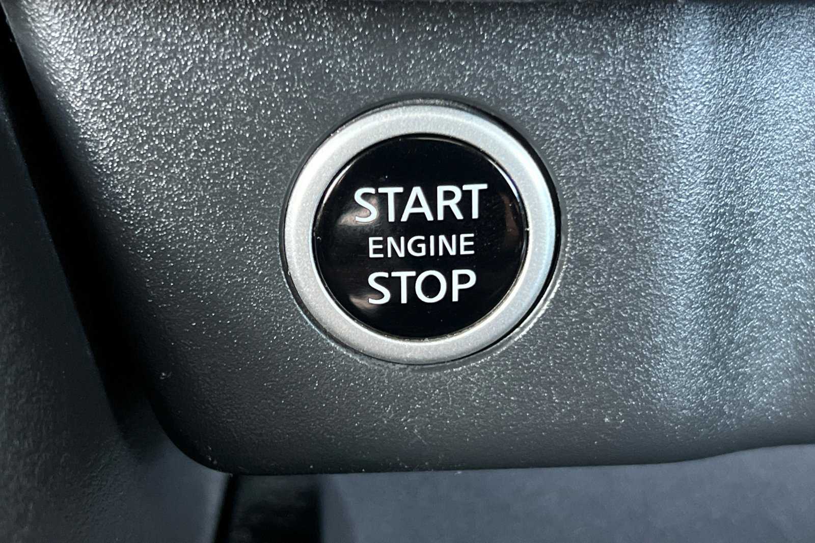 2023 Nissan Rogue SV photo 23
