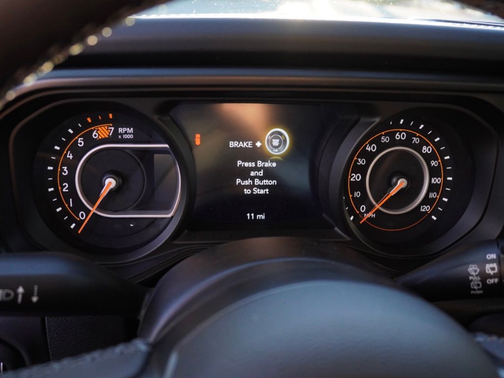 New 2026 Bright White Clear-Coat Exterior Paint Jeep Rubicon image 27