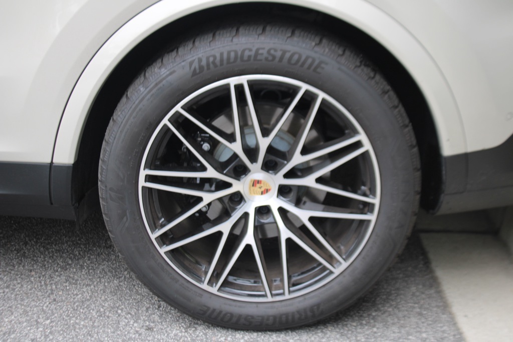 2025 Porsche Cayenne Coupe Base photo 13