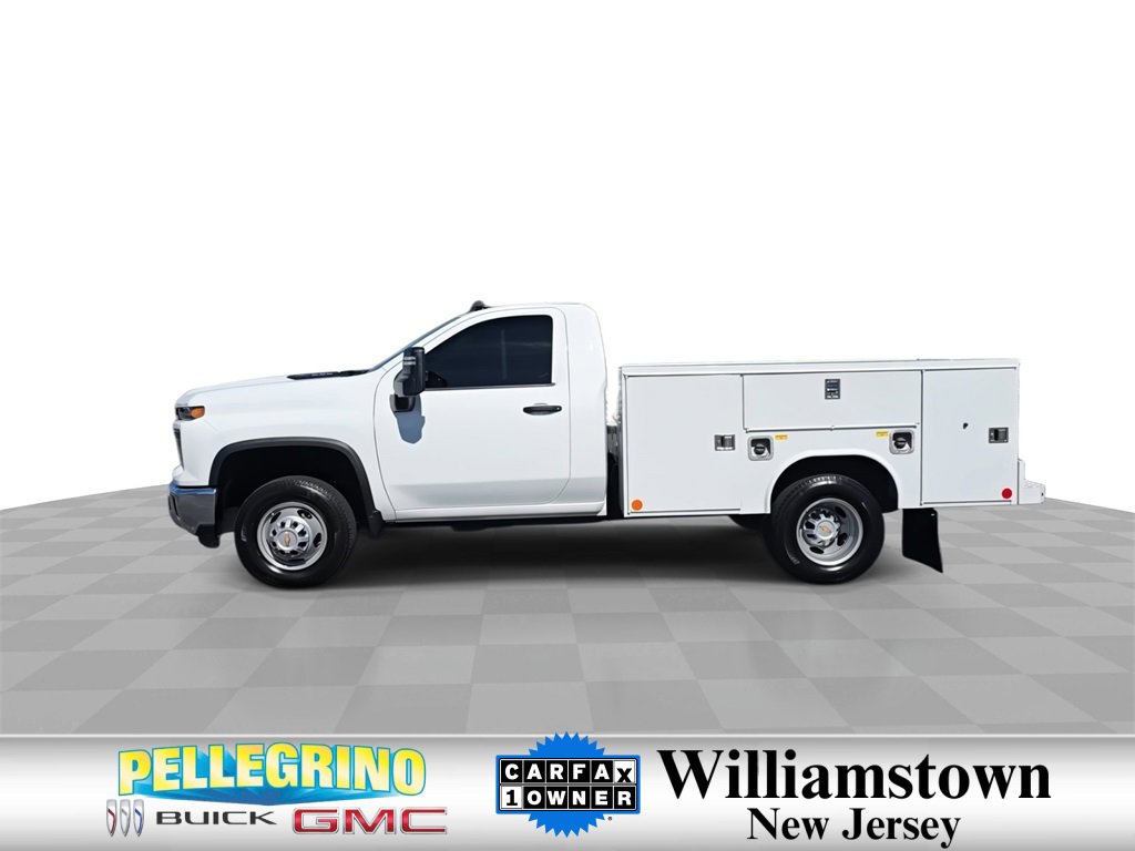 2024 Chevrolet Silverado HD photo 4