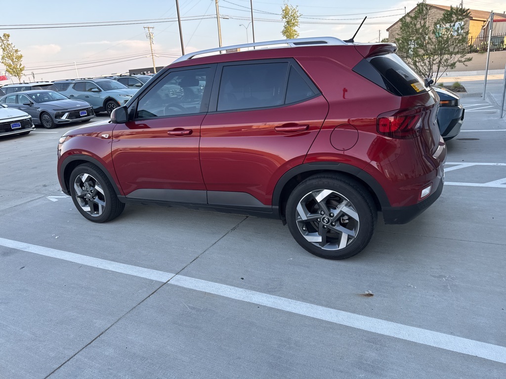 2024 Hyundai Venue Limited photo 7
