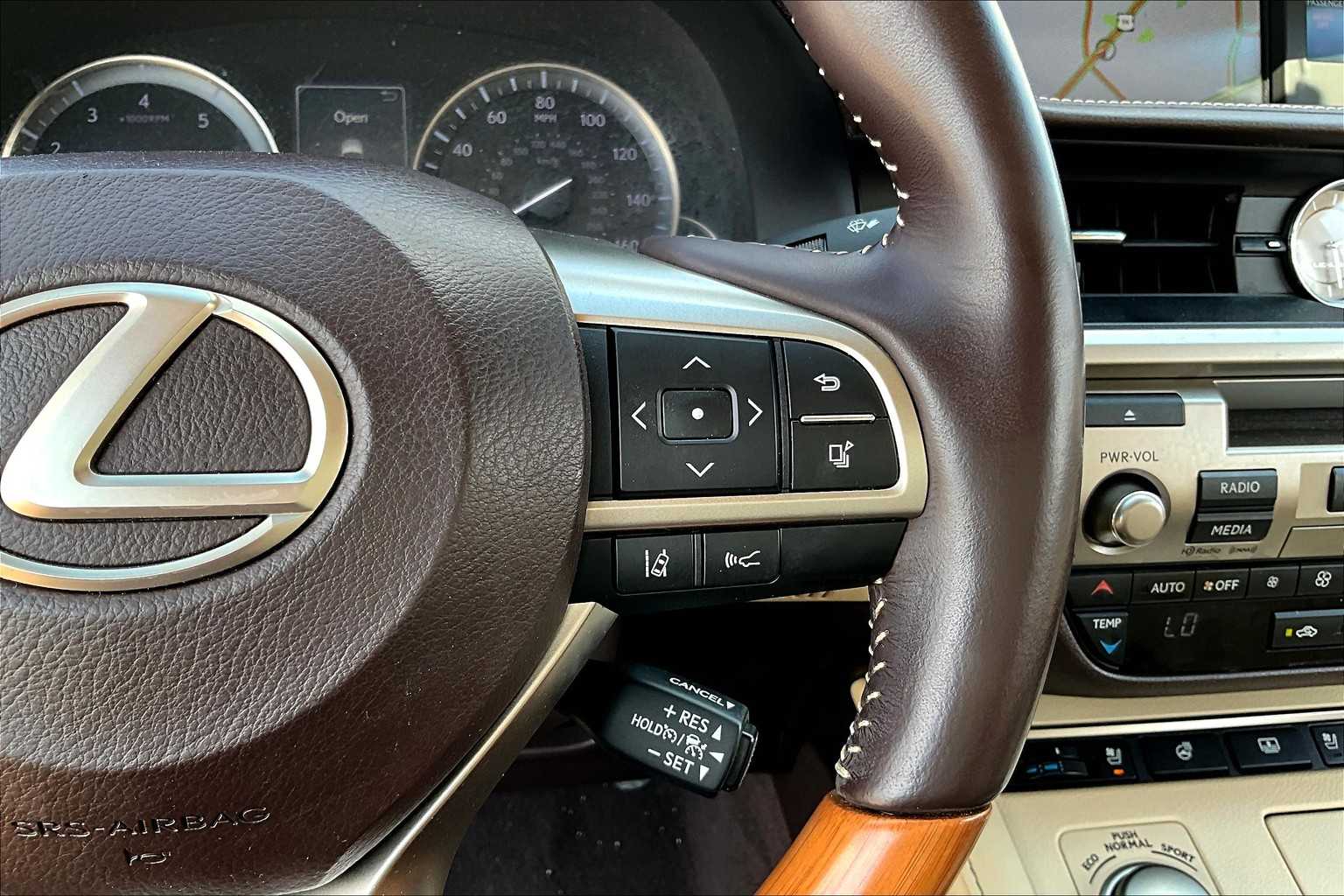 2016 Lexus ES 350 photo 21
