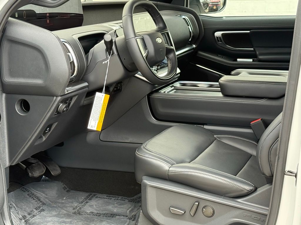 2025 Ford Expedition Platinum photo 6