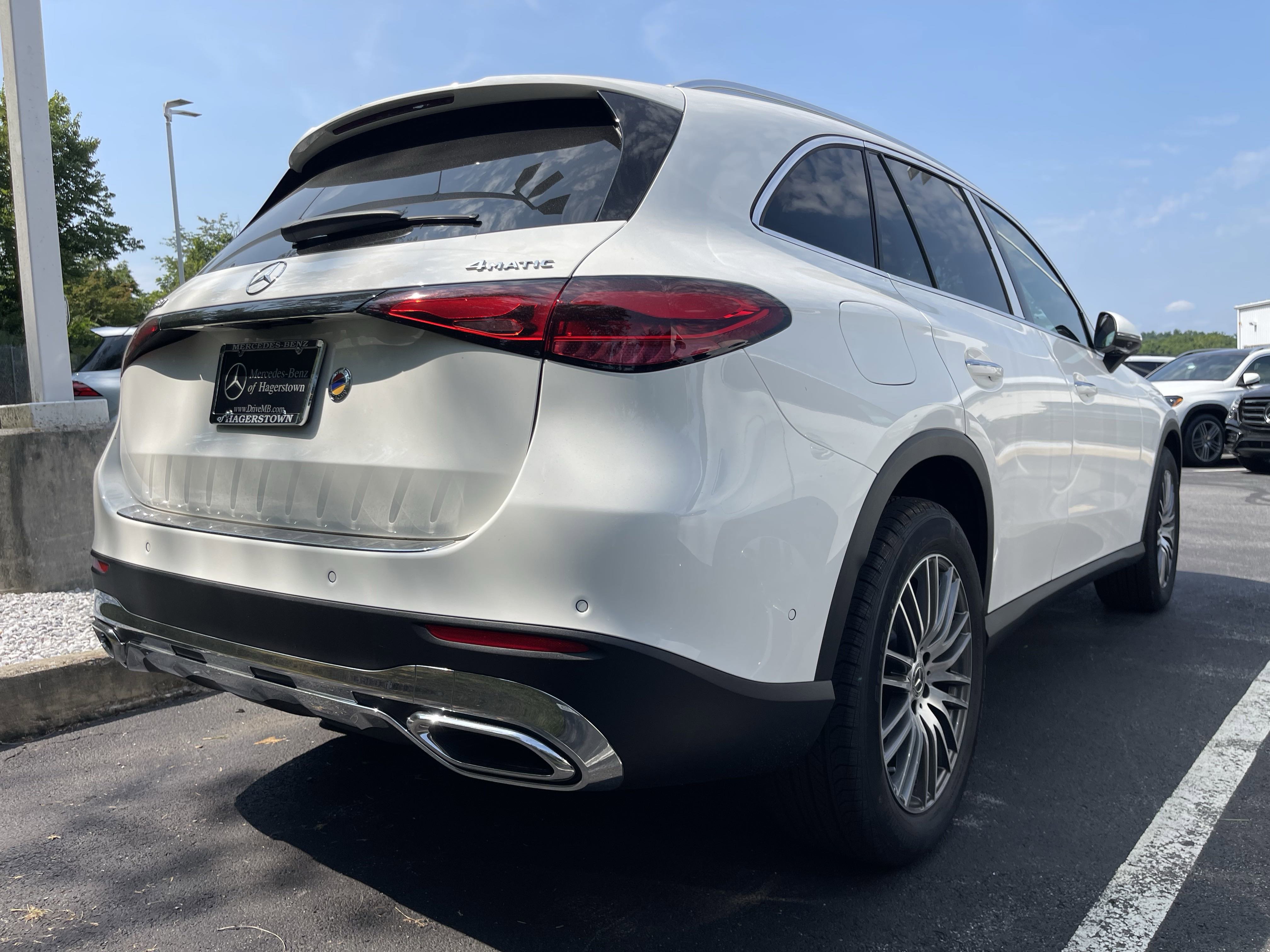2025 Mercedes Benz GLC 300 4MATIC photo 3
