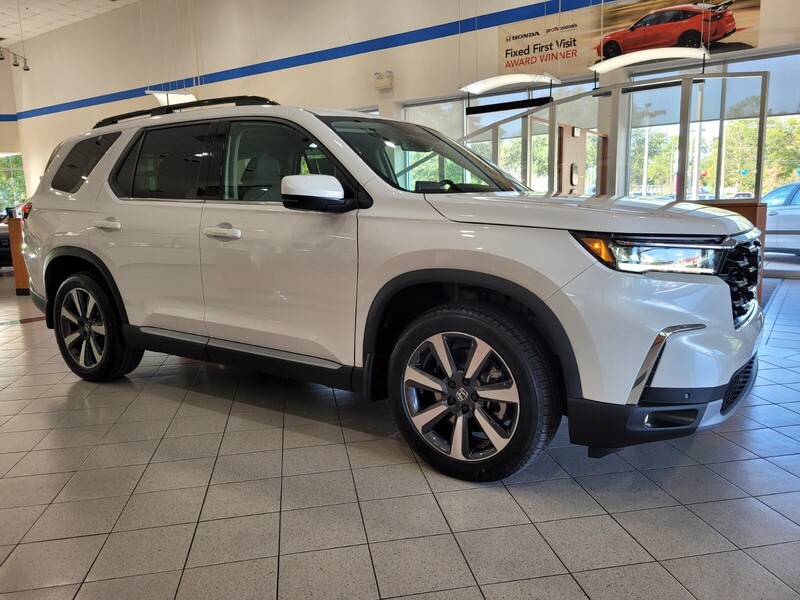 2025 Honda Pilot Touring photo 3