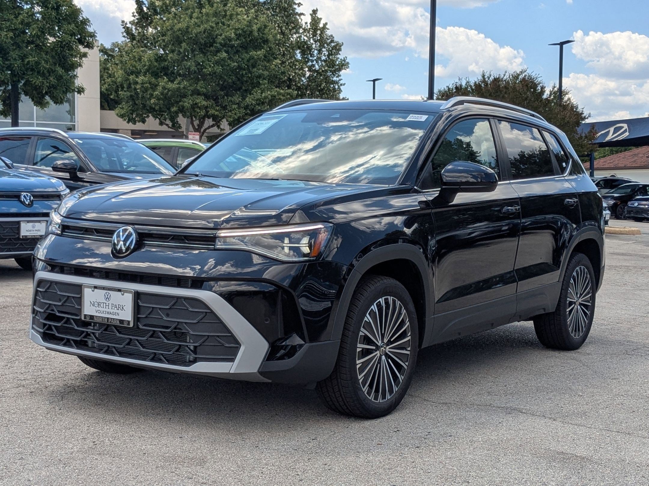 2025 Volkswagen Taos SE photo 4