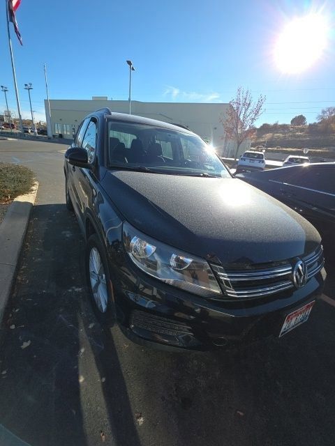 2017 Volkswagen Tiguan S photo 2