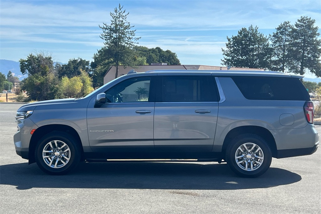 2023 Chevrolet Suburban LT photo 11
