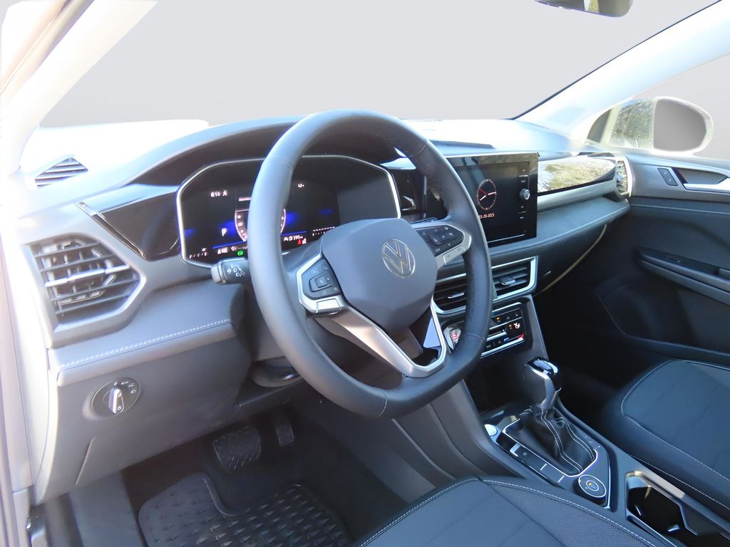 2025 Volkswagen Taos SE photo 18