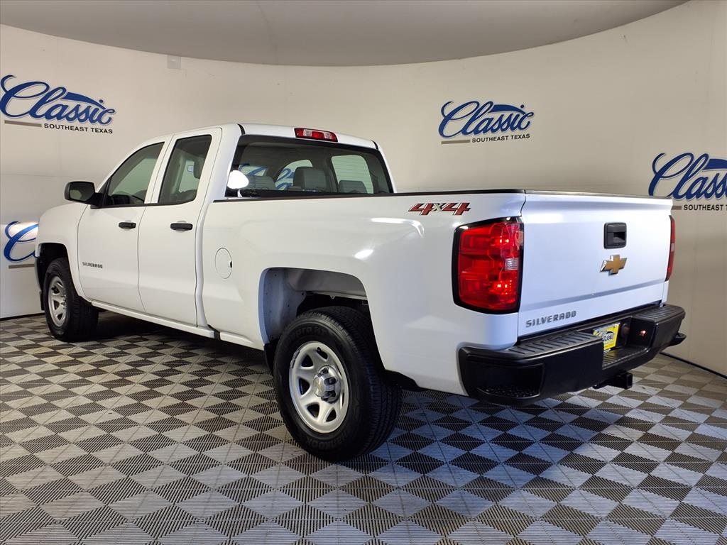 2018 Chevrolet Silverado 1500 photo 2