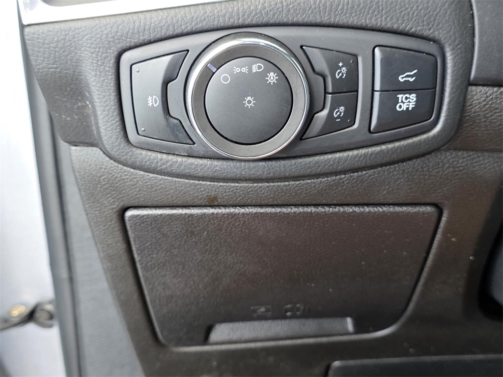 2020 Ford Edge Titanium photo 32