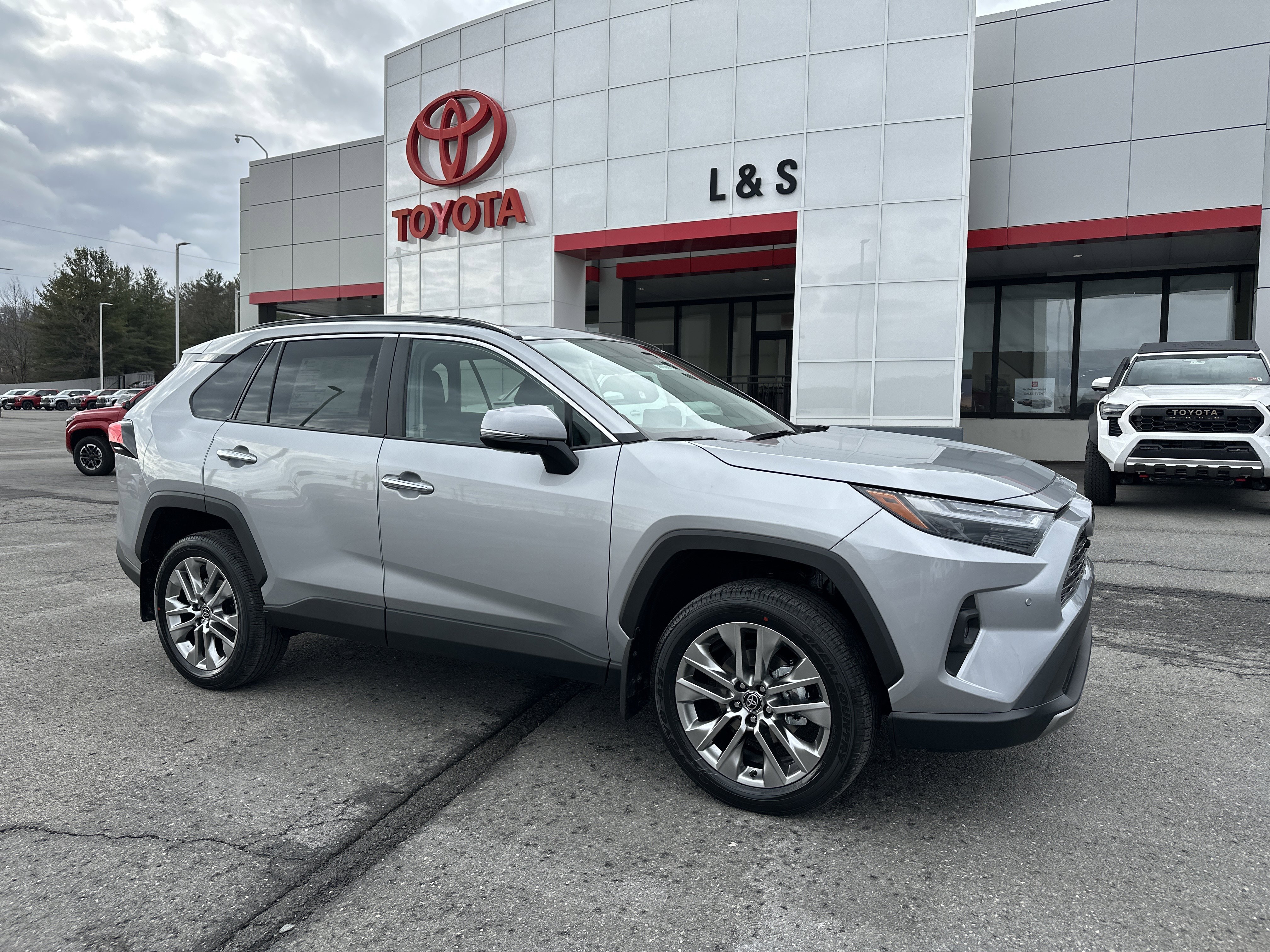 2025 Toyota RAV4 Limited's photo