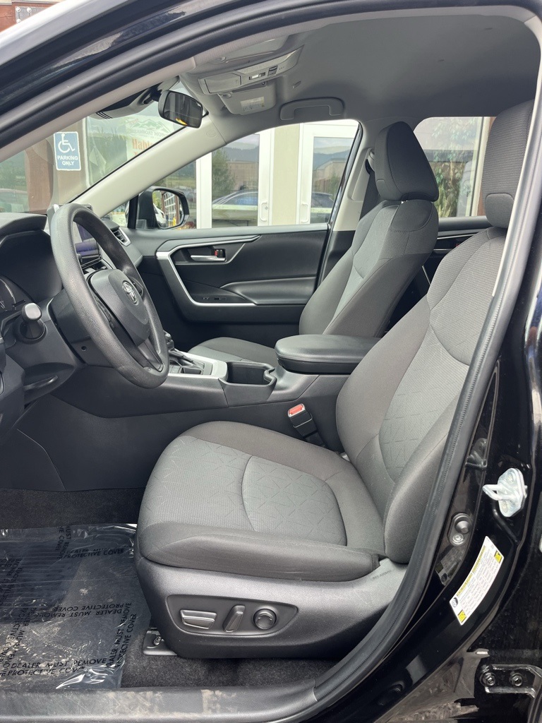 2024 Toyota RAV4 XLE photo 9