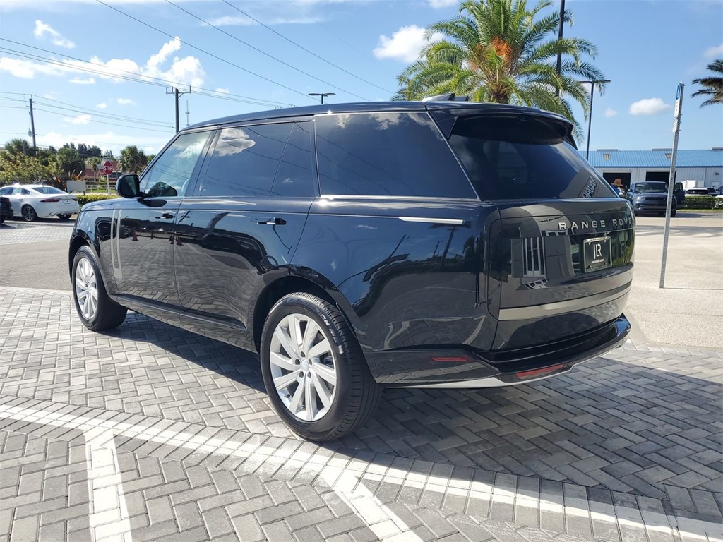 2025 Land Rover Range Rover SE photo 3
