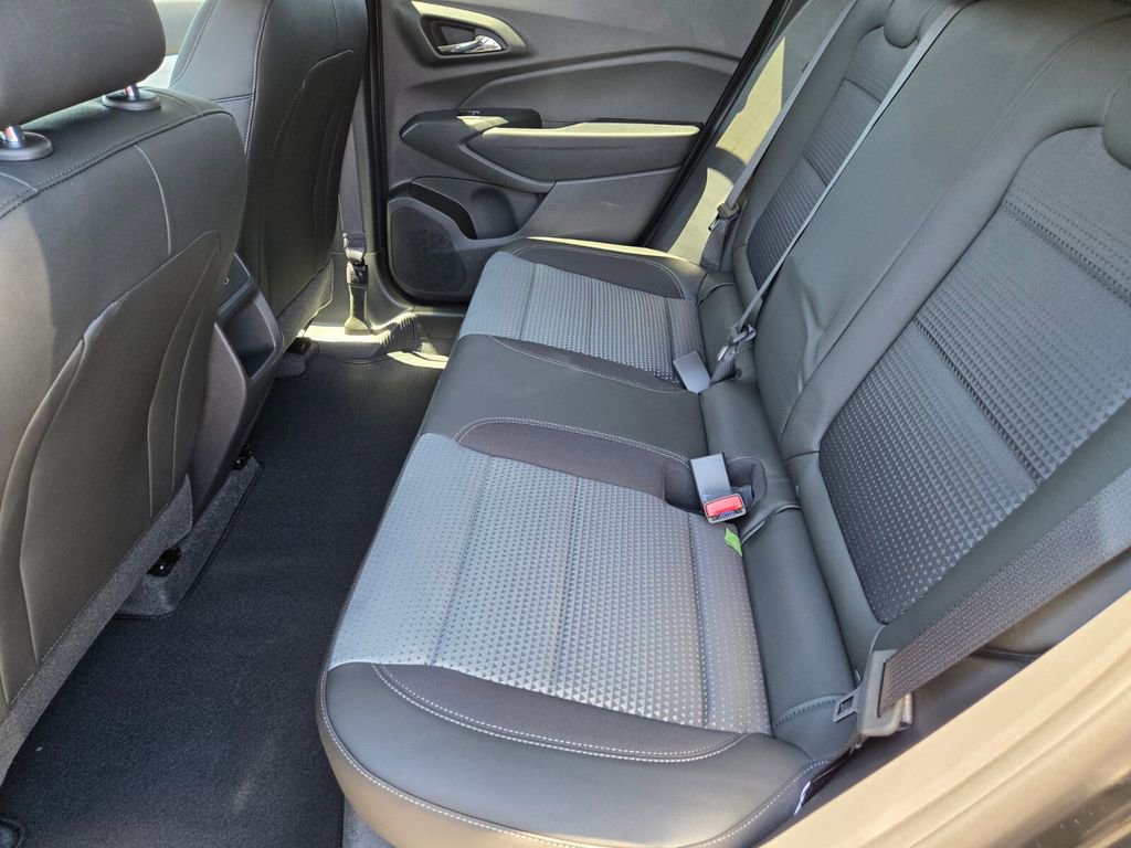 2025 Chevrolet Trax LT photo 3