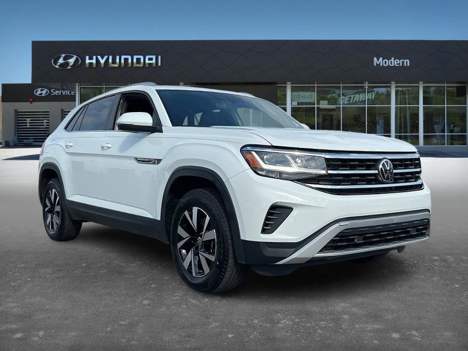 2023 Volkswagen Atlas Cross Sport SE photo 2