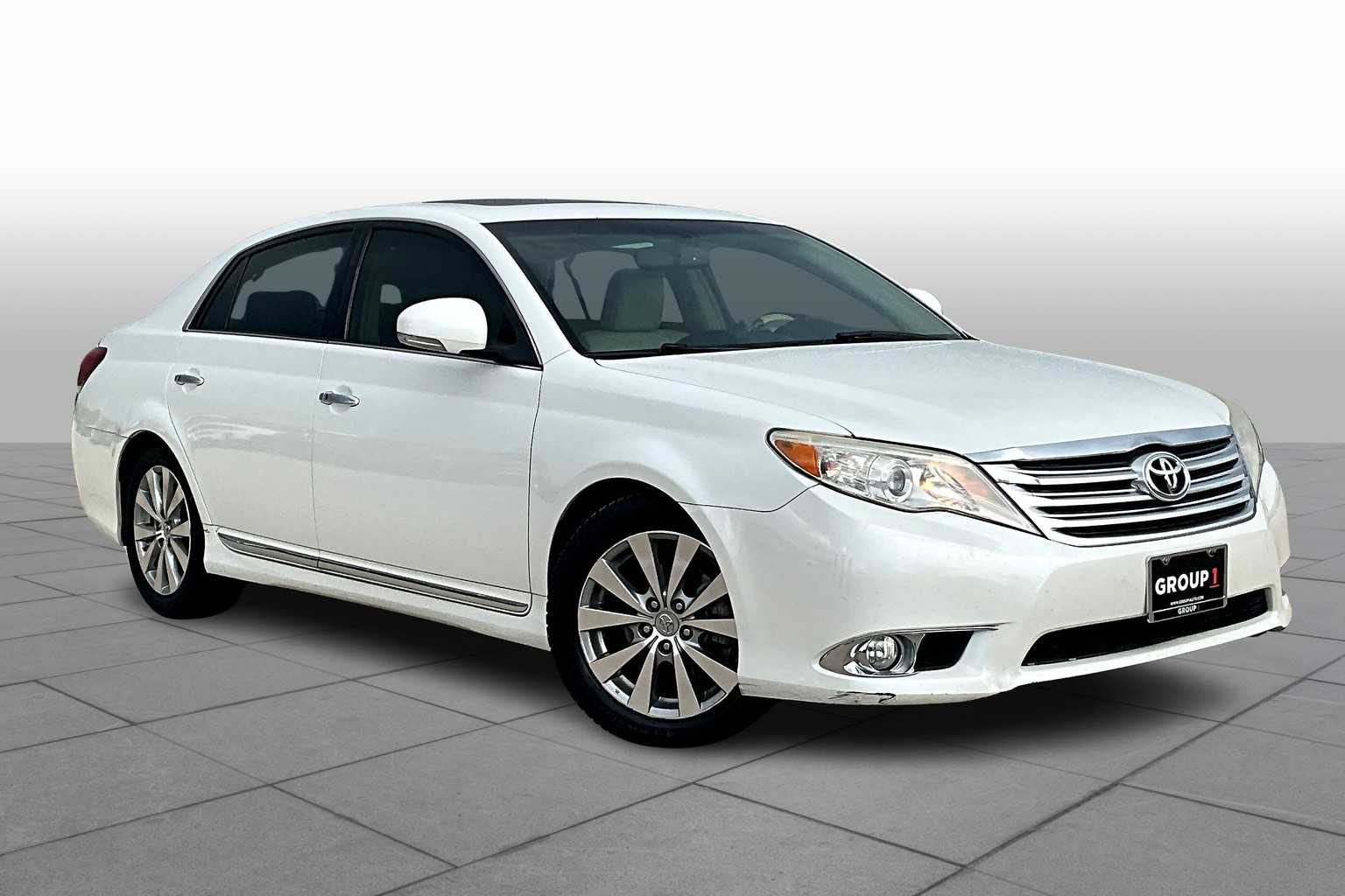 2011 Toyota Avalon Limited photo 2