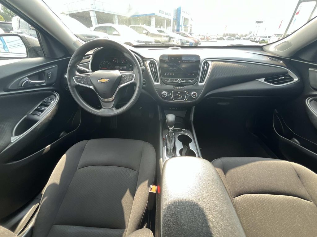 2022 Chevrolet Malibu LS photo 13