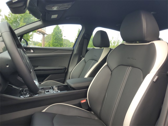 2025 Kia K5 GT-Line photo 12